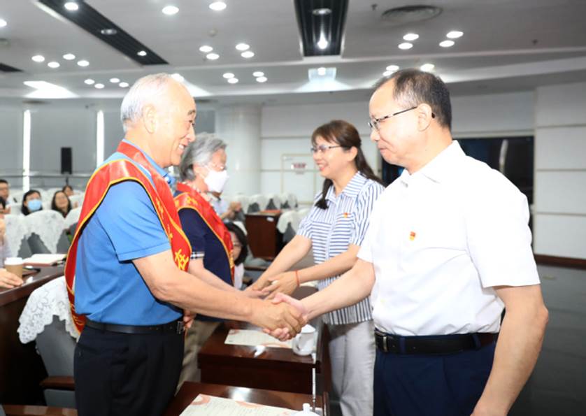 http://www.jsou.edu.cn/_upload/article/images/b8/5b/3d645c9e49e09416920fd981ca87/615a9770-d6ff-4c1d-92d7-2164add5919d.jpg